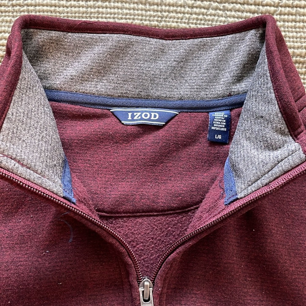 Izod quarter zip maroon sweater. 100% poly. Men's L. Like new condition. Sharp! - Picture 2 of 6